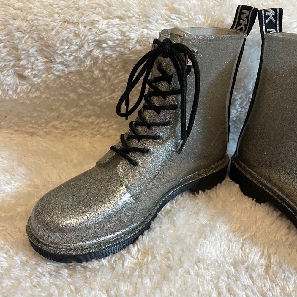Michael Kors Tavie Flat Rain Bootie Silver Lace-up Rubber Booties - size 9 - Picture 2 of 10